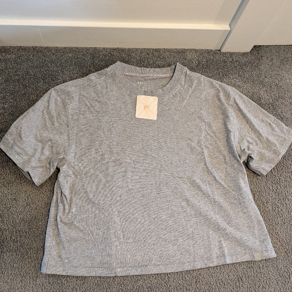 Fabletics gray T-shirt